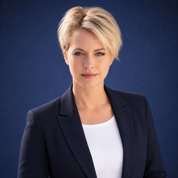 Bettina L&ouml;per